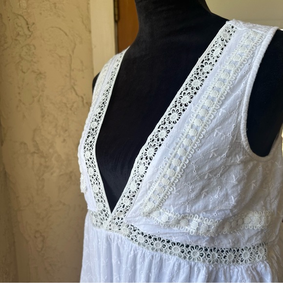 Lulu’s Lace & Time White Eyelet Cotton Sleeveless V-Neck Babydoll Mini Dress 🎀 - Picture 10 of 14